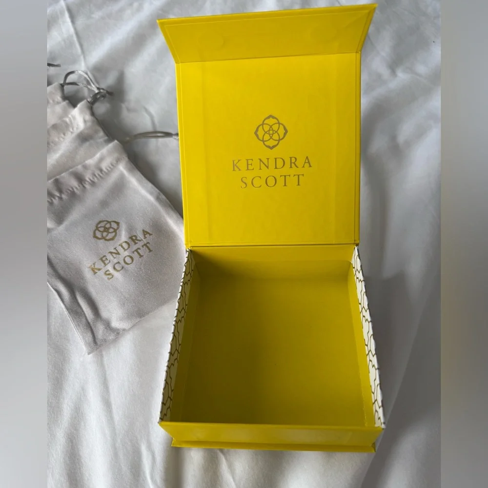 Kendra Scott Gift Box with Set of 5 Pouches
